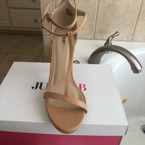 Sandals - Picture 2 of 3